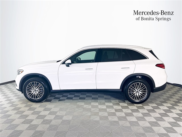 2025 Mercedes Benz GLC 300 photo 4