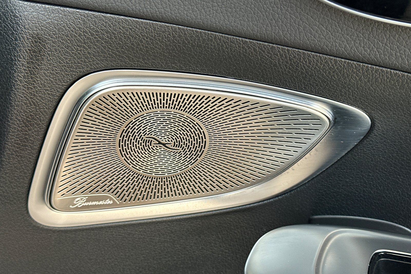 2025 Mercedes Benz C 300 photo 5