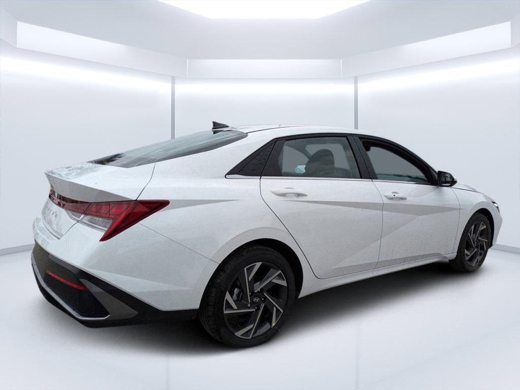 2025 Hyundai Elantra SEL Convenience photo 3