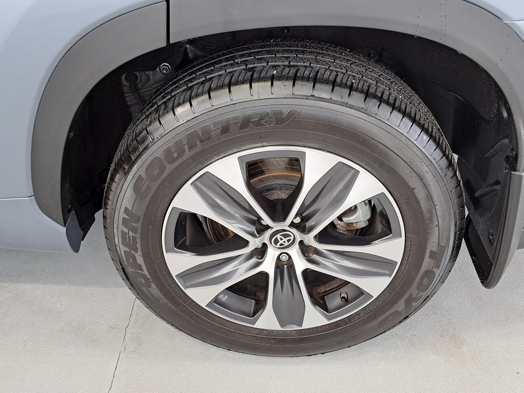2023 Toyota Highlander L photo 35