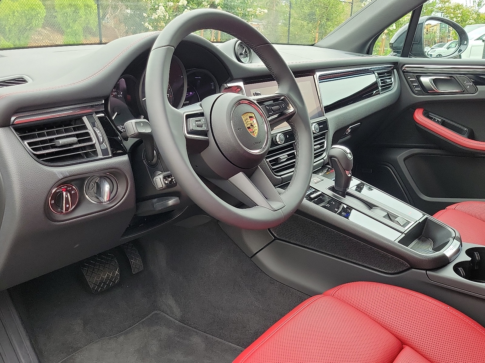 2025 Porsche Macan T photo 3