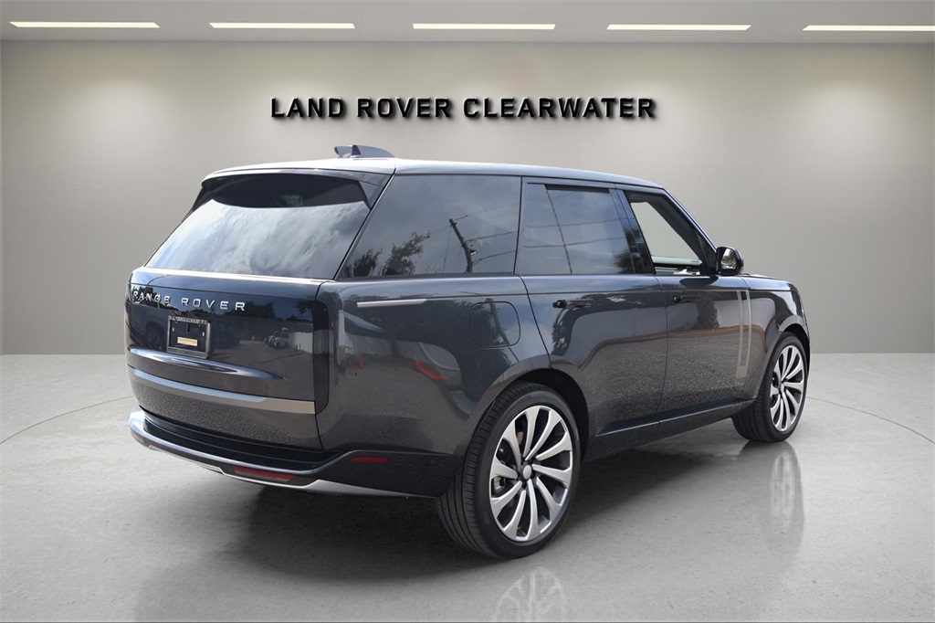 2025 Land Rover Range Rover SE photo 5