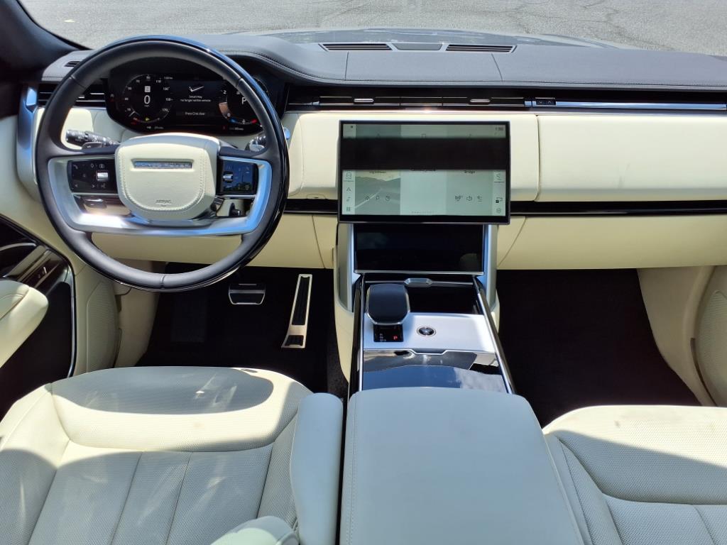 2025 Land Rover Range Rover SE photo 4
