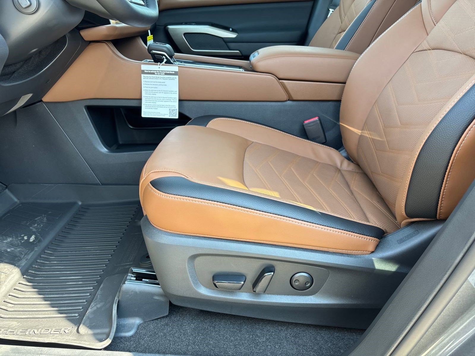 2025 Nissan Pathfinder Platinum photo 15
