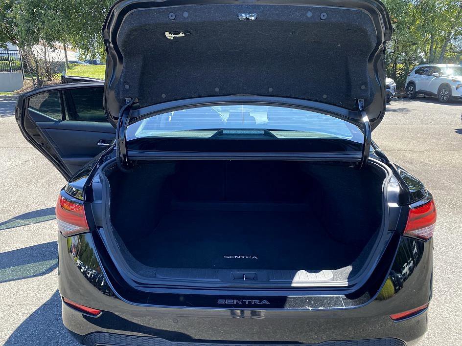 2020 Nissan Sentra SV photo 18