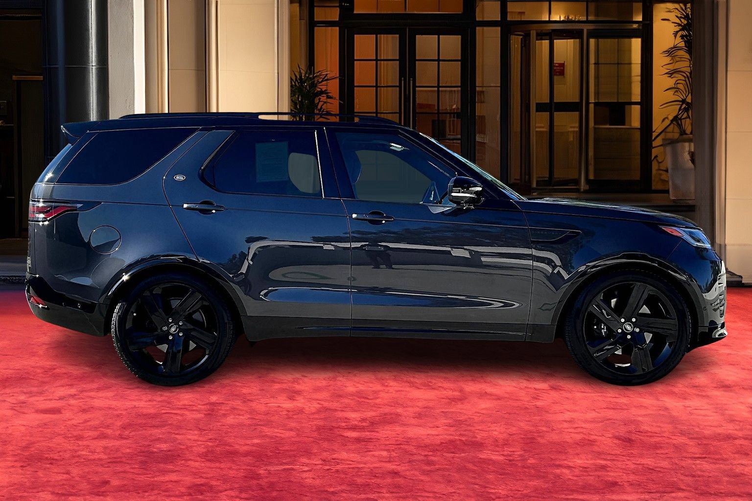 2024 Land Rover Discovery Metropolitan Edition photo 12