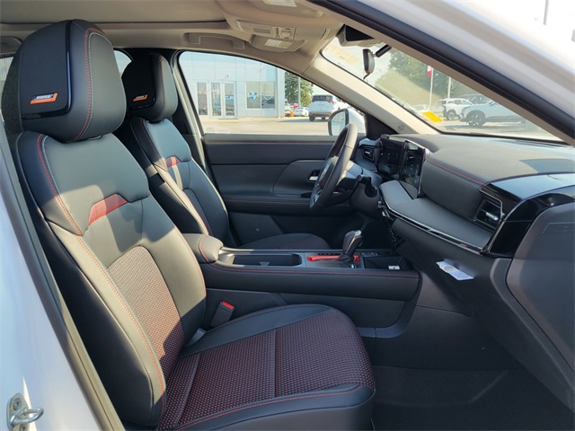2025 Nissan Kicks SR photo 16