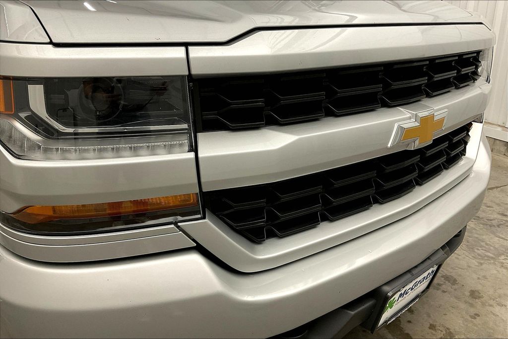2017 Chevrolet Silverado 1500 Custom photo 28