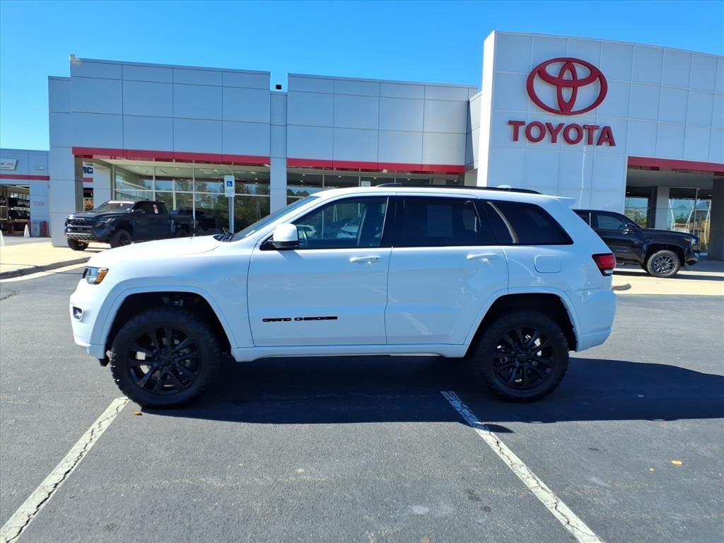2019 Jeep Grand Cherokee Altitude photo 2