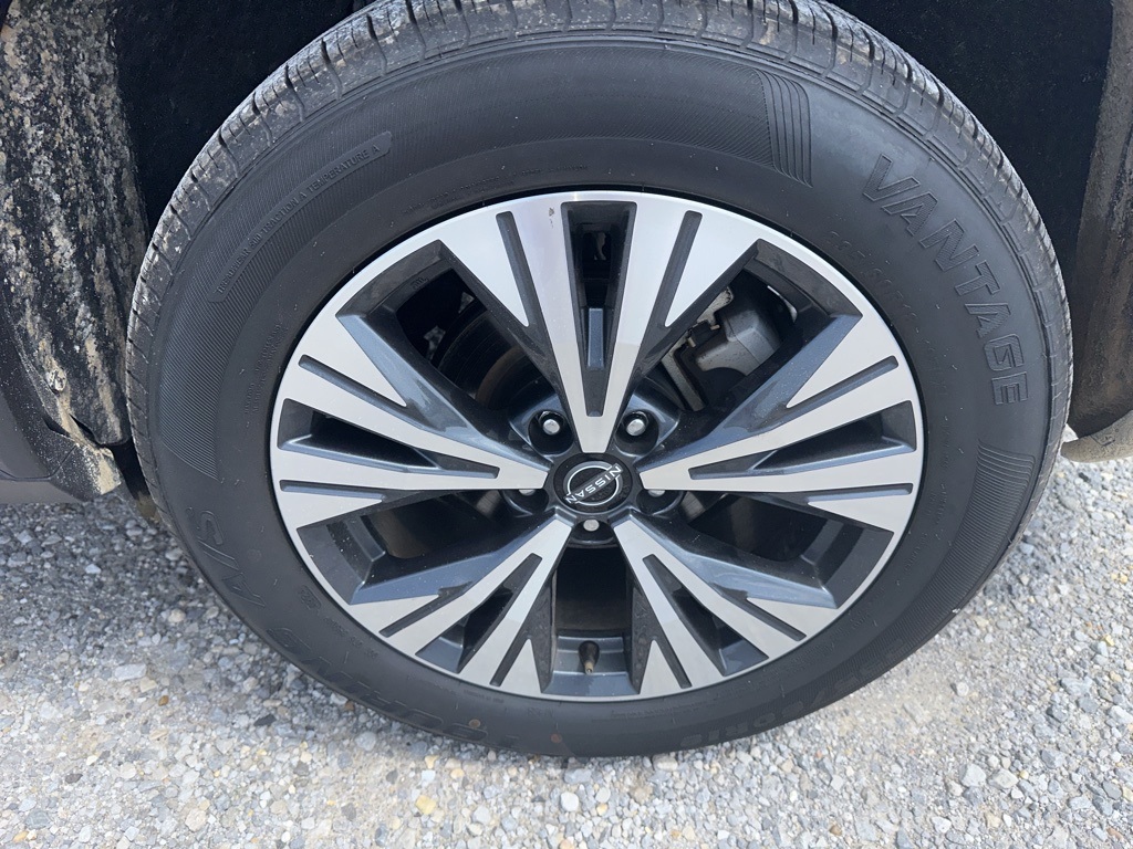 2023 Nissan Rogue SV photo 2