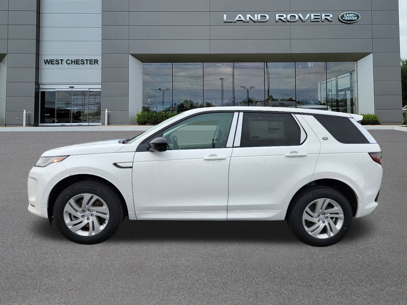 2025 Land Rover Discovery Sport S photo 3