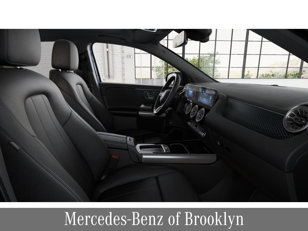 2025 Mercedes Benz GLA 250 4MATIC photo 3