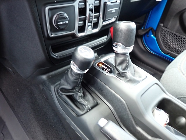 2025 Jeep Gladiator Sport S photo 17