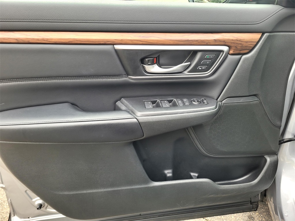 2018 Honda CR-V Touring photo 19