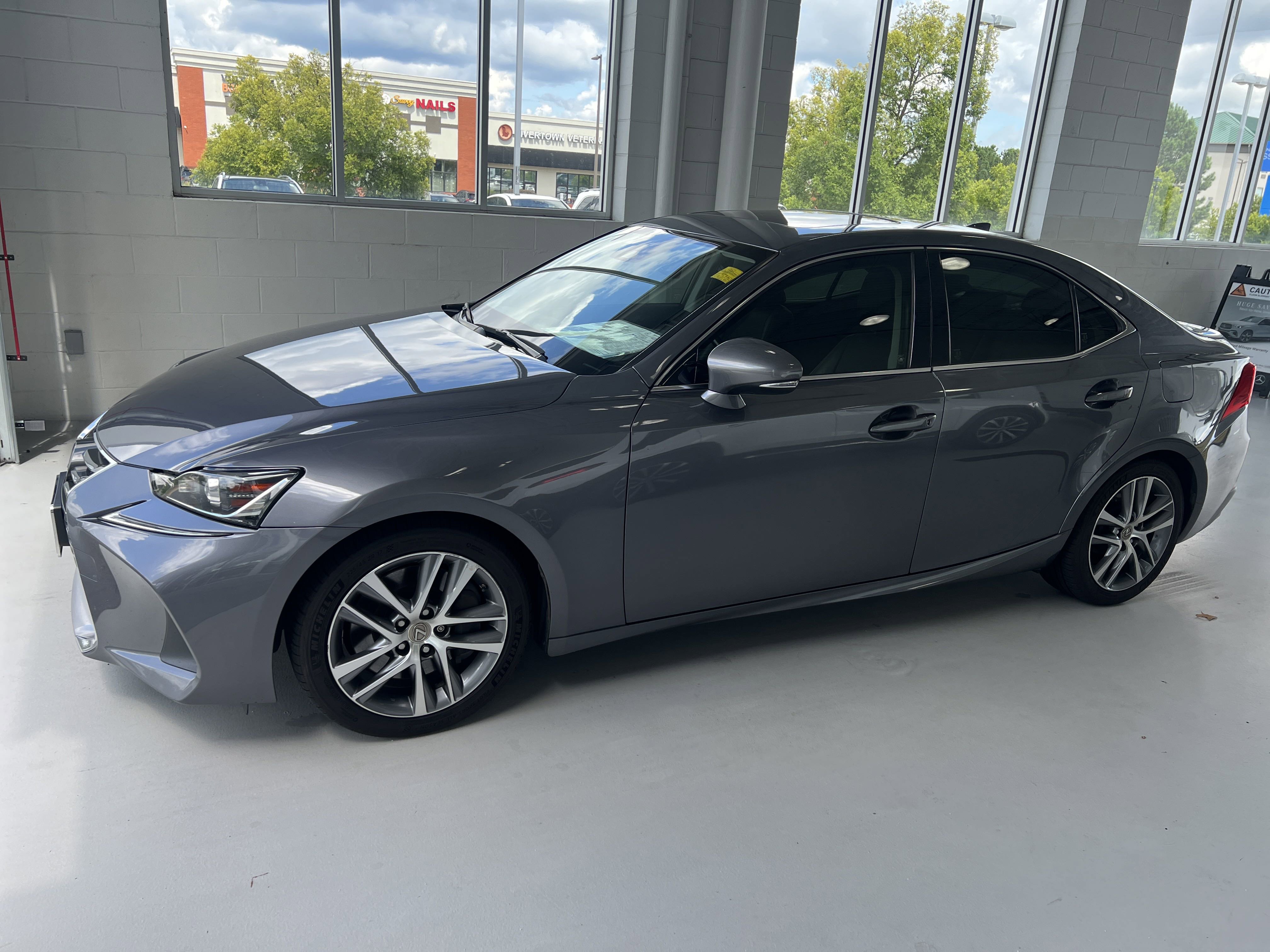 2020 Lexus IS 300 photo 2