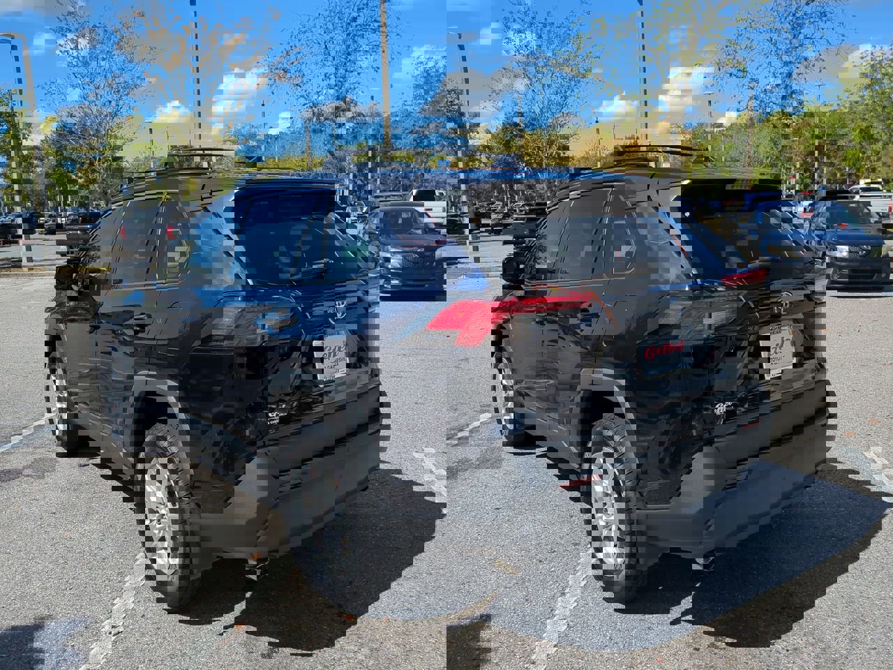 2021 Toyota RAV4 XLE photo 4