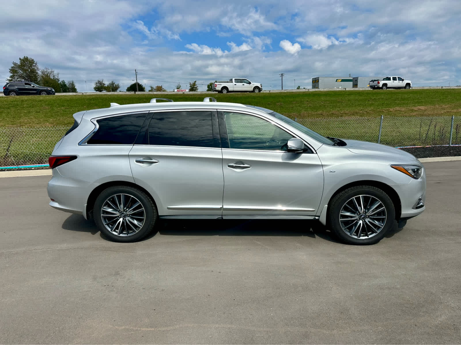 2019 Infiniti QX60 Luxe photo 4