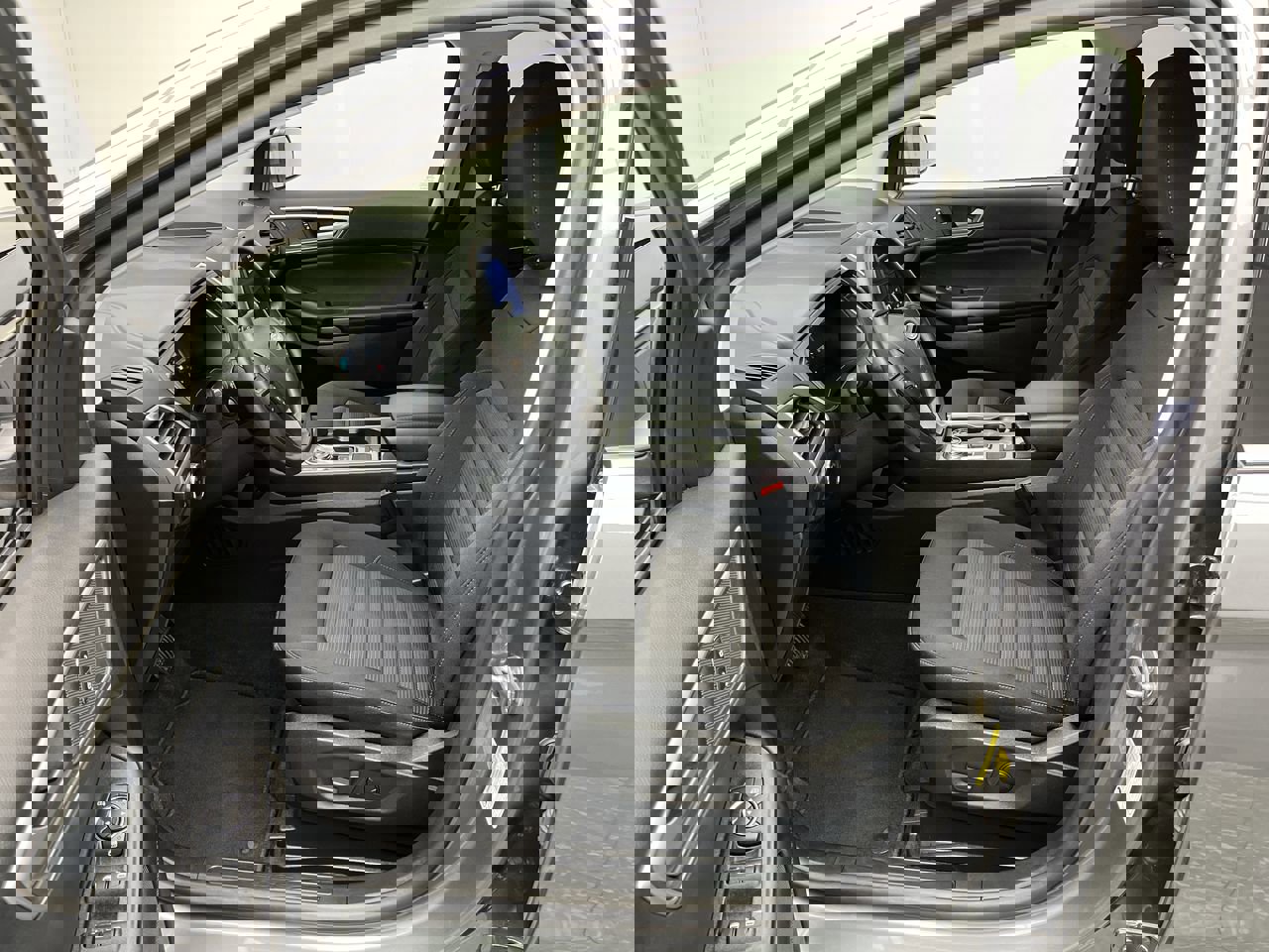 2024 Ford Edge SEL photo 3