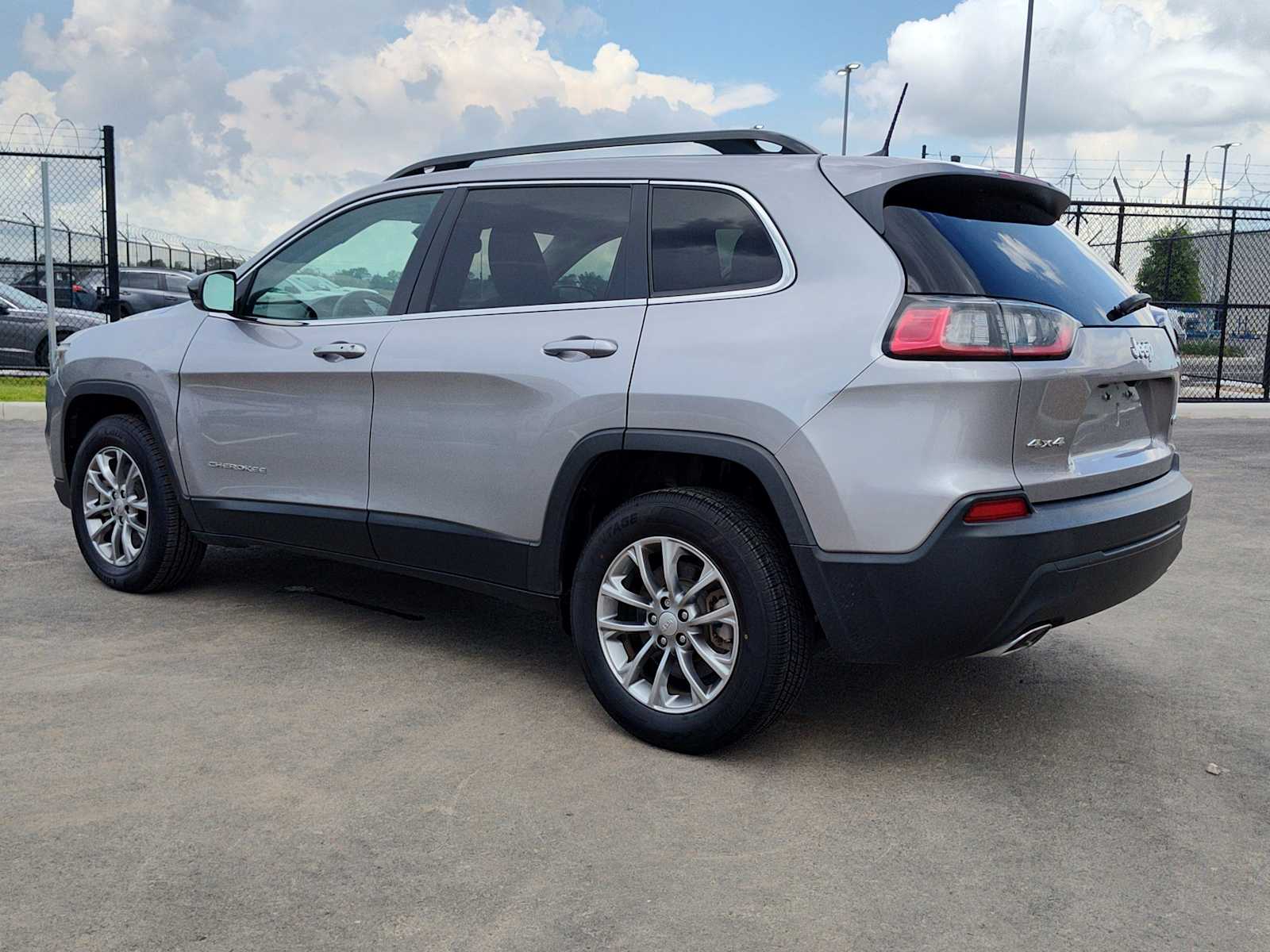 2022 Jeep Cherokee Latitude Lux photo 4