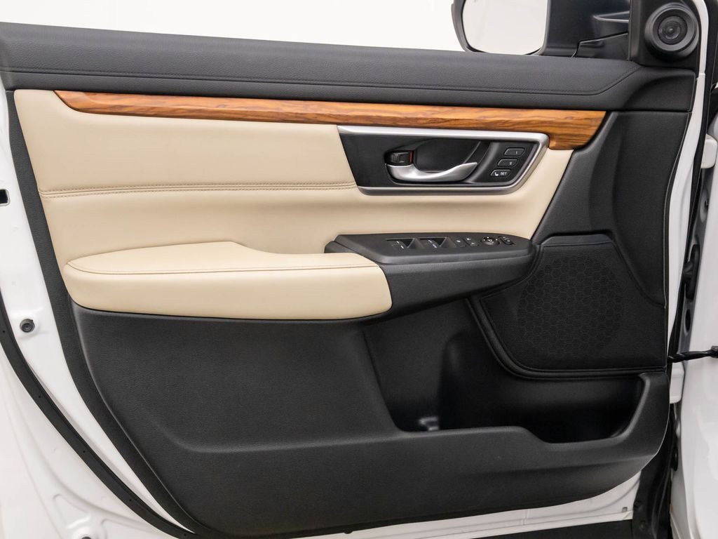 2019 Honda CR-V Touring photo 9