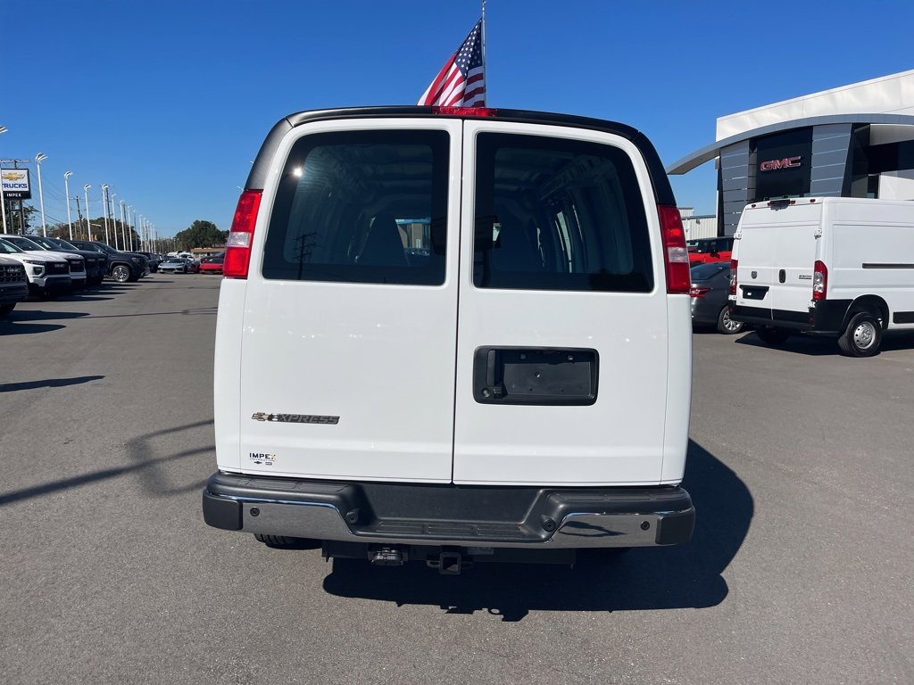 2025 Chevrolet Express 2500 Work Van photo 3