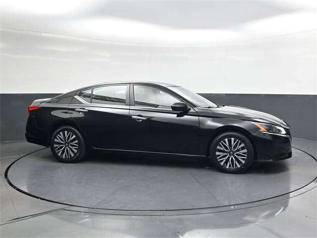 2024 Nissan Altima 2.5 SV photo 3