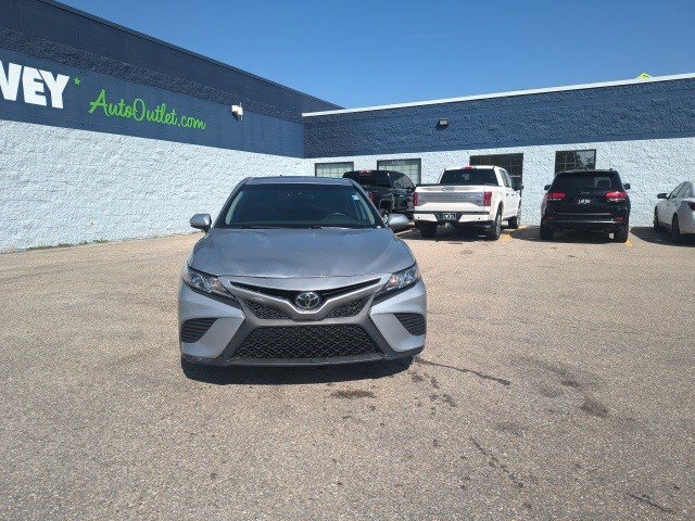 2020 Toyota Camry SE photo 8