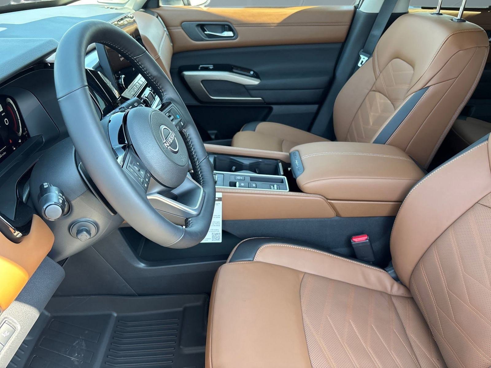 2025 Nissan Pathfinder Platinum photo 5