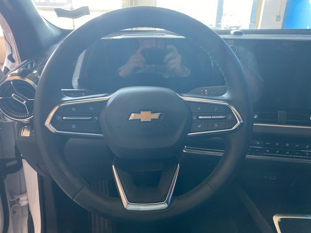 2026 Chevrolet Equinox LT photo 2