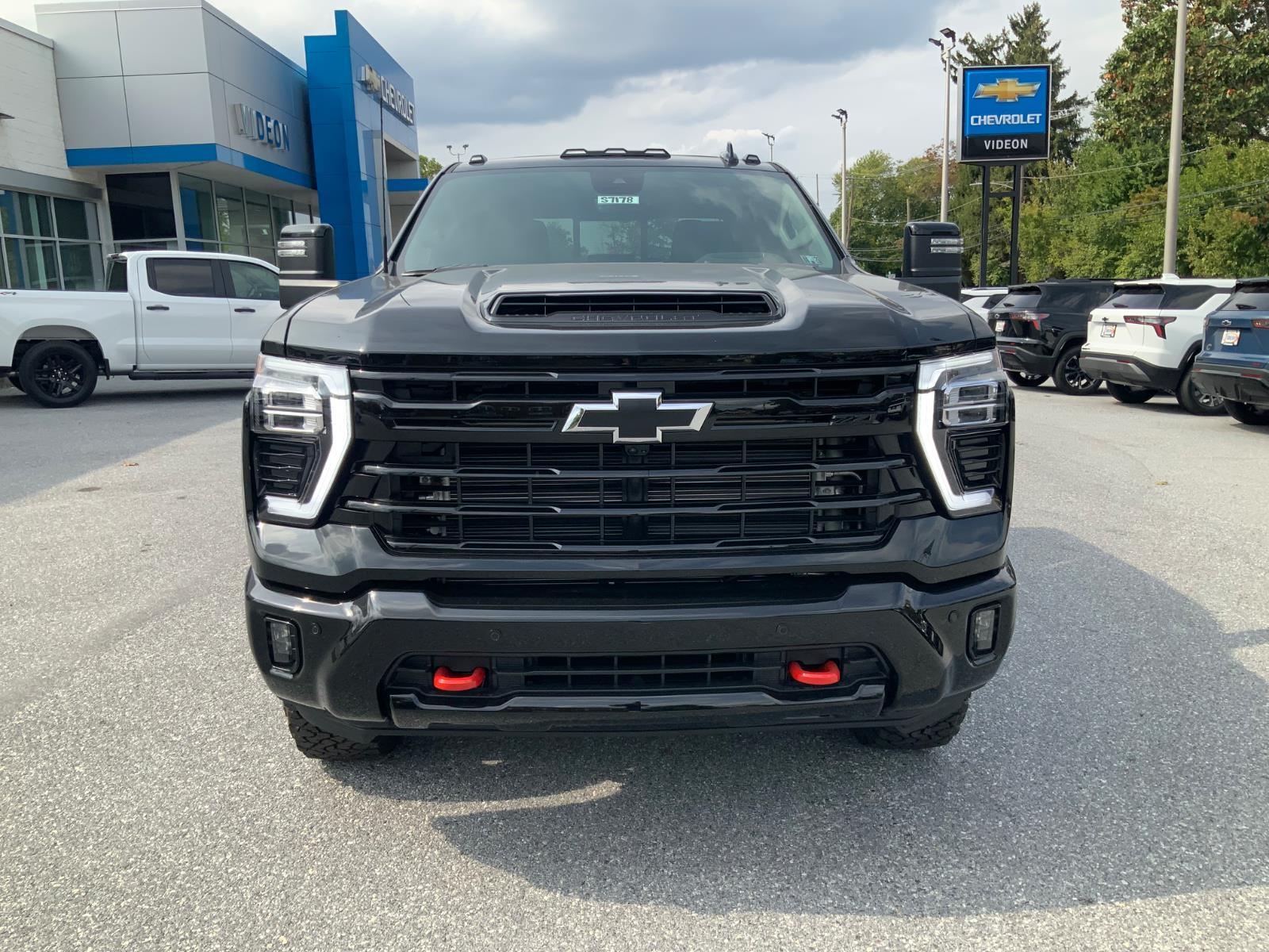 2025 Chevrolet Silverado 2500HD LTZ photo 2