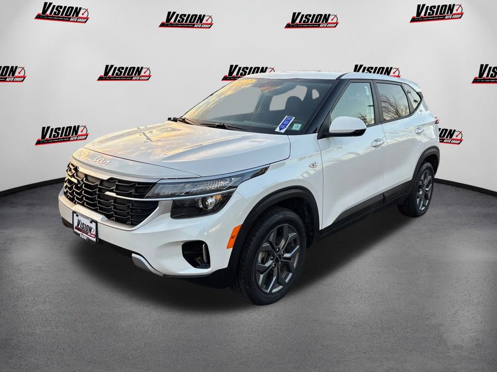 2024 Kia Seltos LX's photo