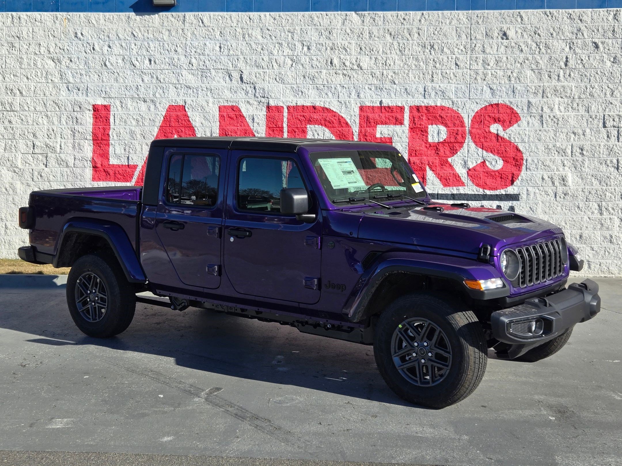 2026 Jeep Gladiator Sport S's photo