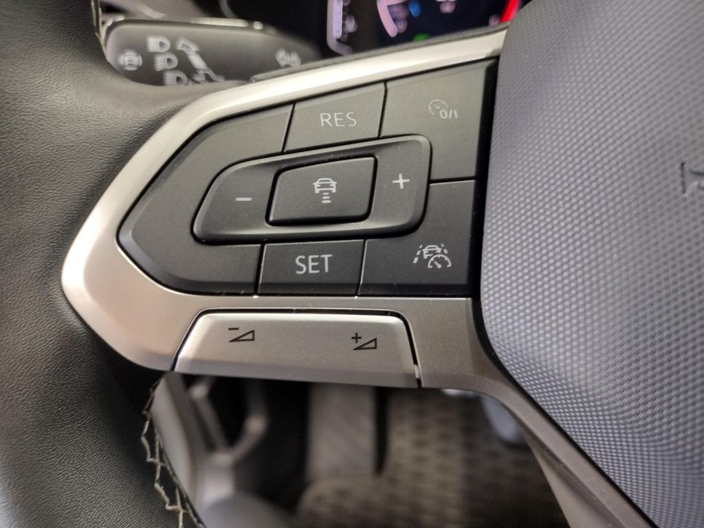 2024 Volkswagen Taos SEL photo 20