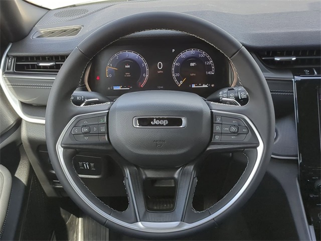 2025 Jeep Grand Cherokee Laredo photo 18