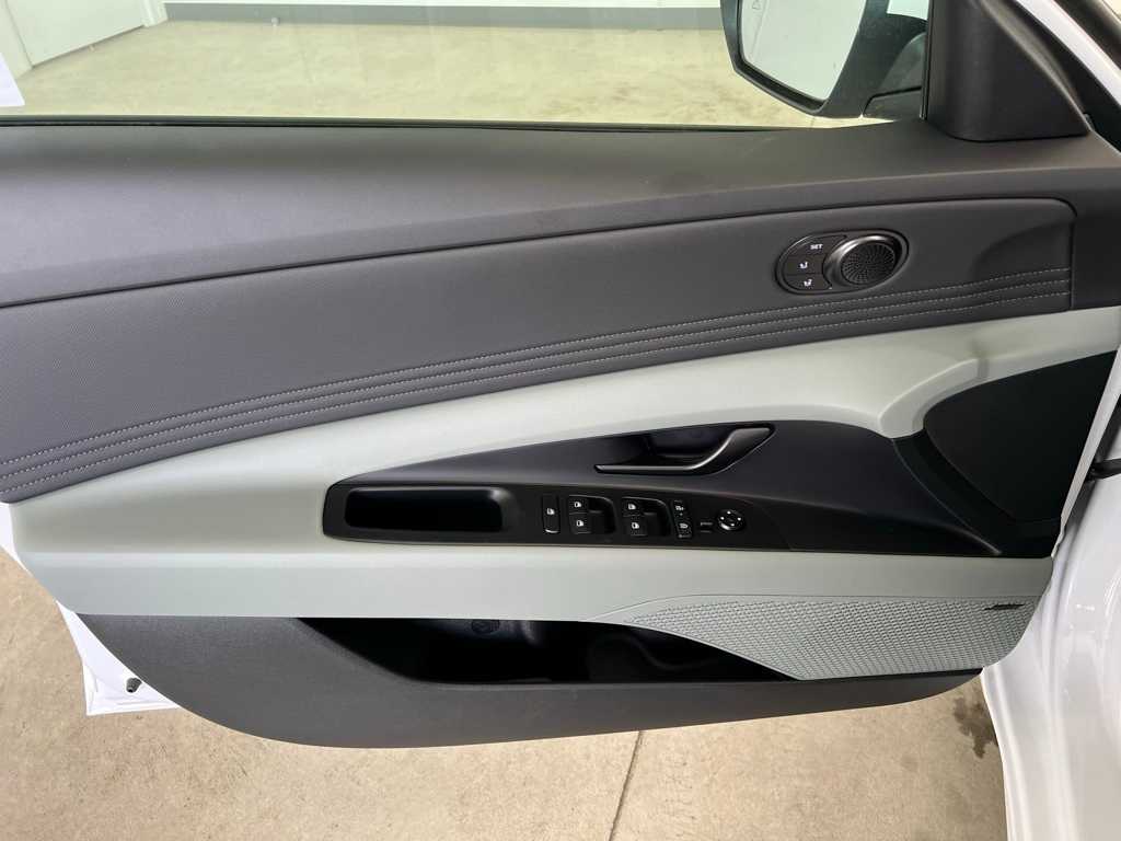 2025 Hyundai Elantra Hybrid Limited photo 23