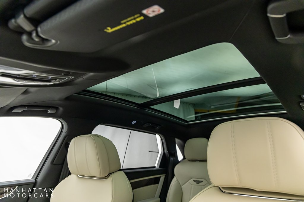 2024 Bentley Bentayga EWB photo 18