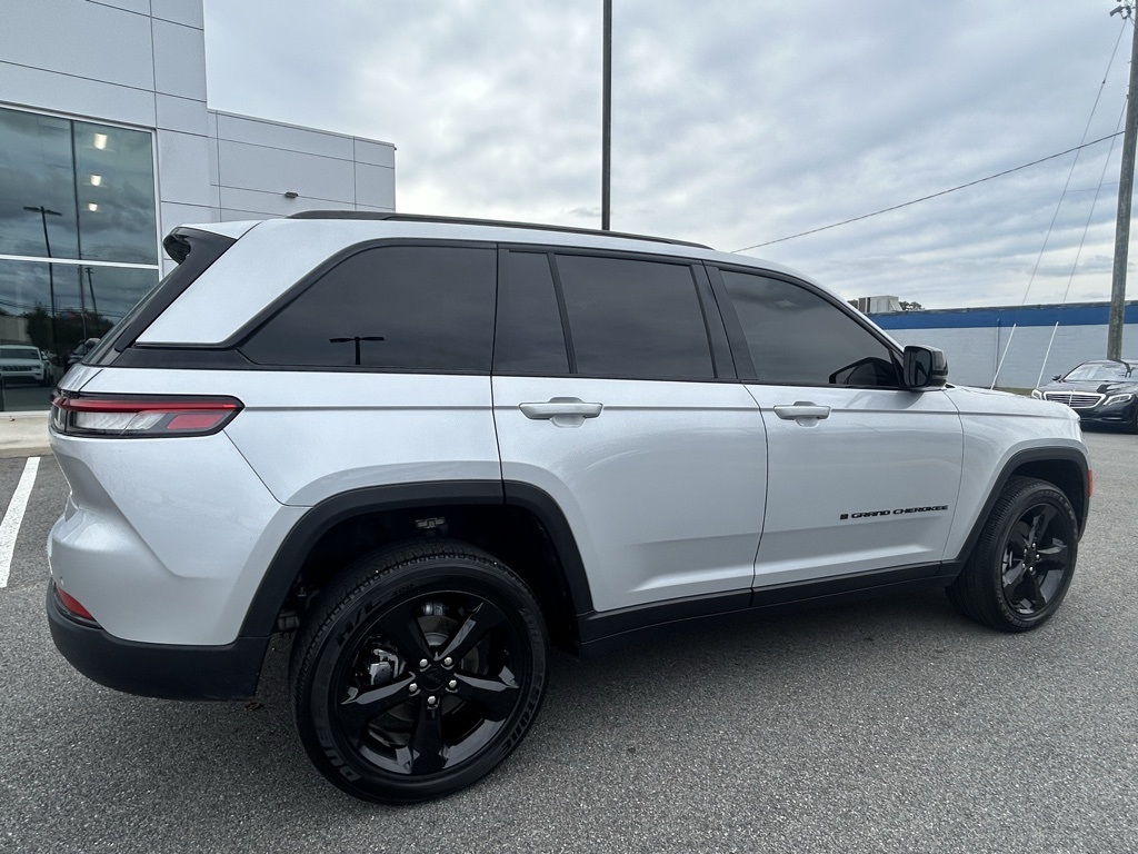 2023 Jeep Grand Cherokee Altitude photo 3
