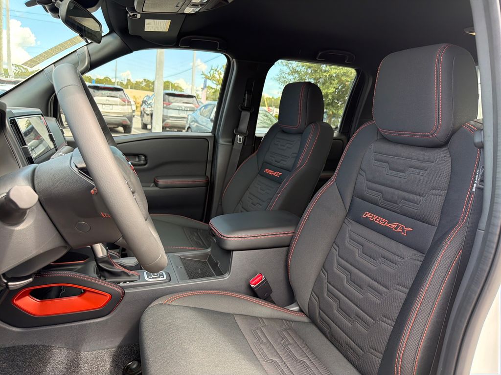 2026 Nissan Frontier PRO-4X photo 12