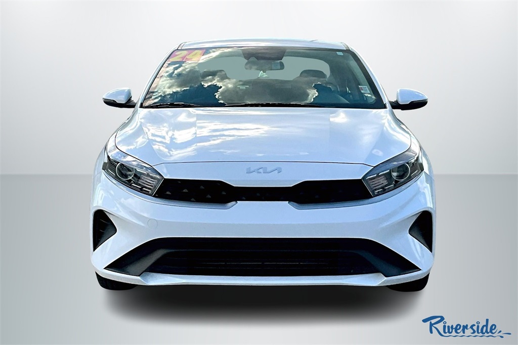 2024 Kia Forte LXS photo 2