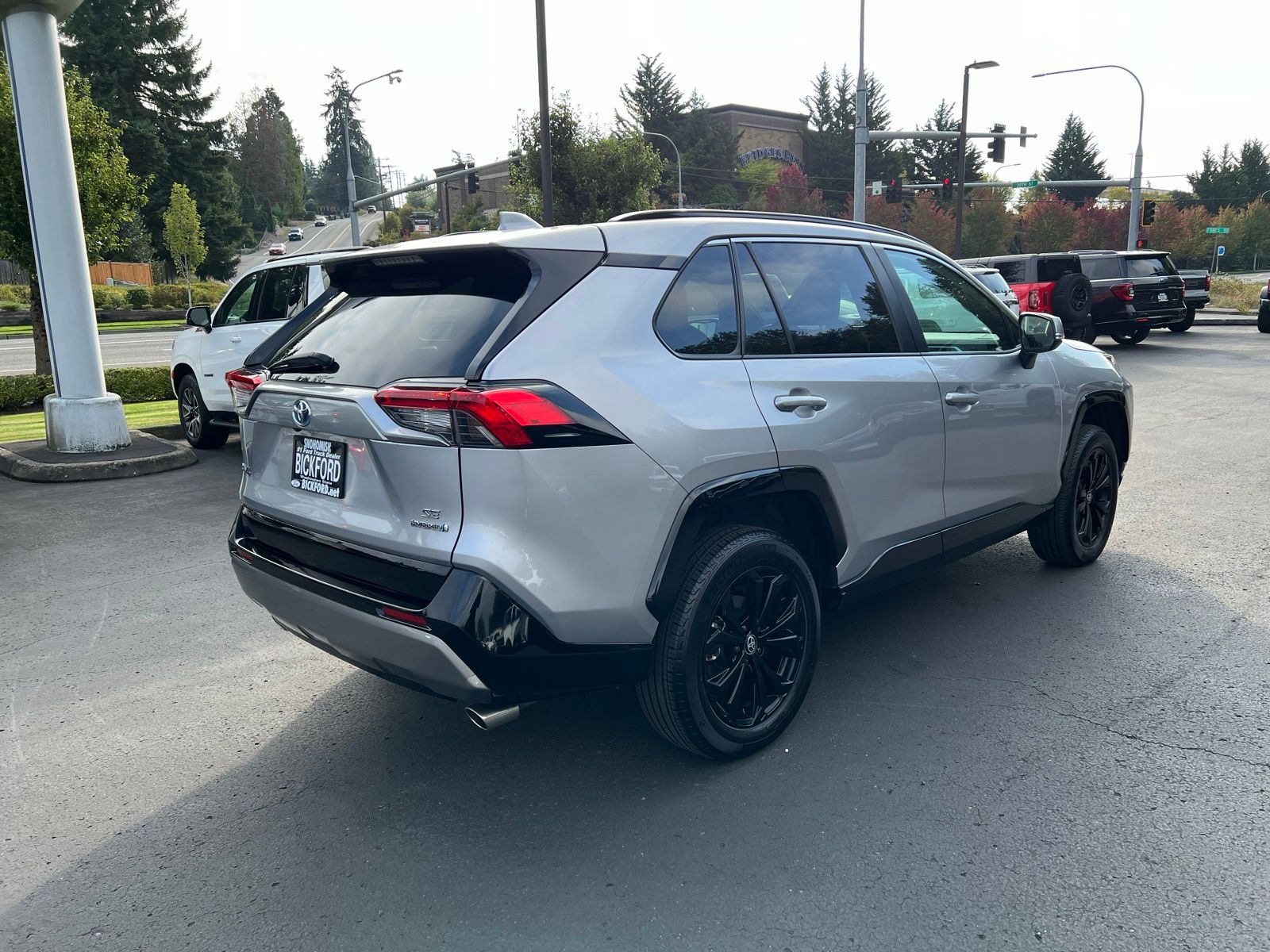 2023 Toyota RAV4 Hybrid SE photo 5
