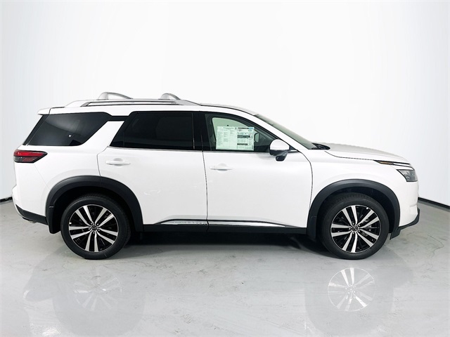 2025 Nissan Pathfinder Platinum photo 6