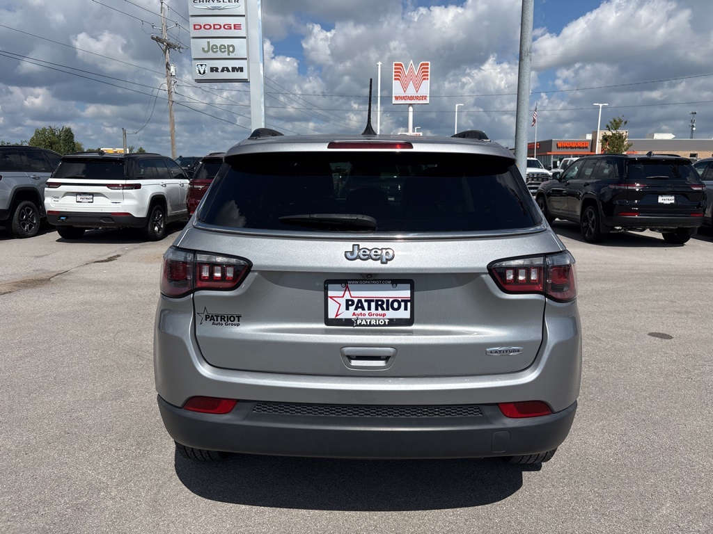 2022 Jeep Compass Latitude photo 4