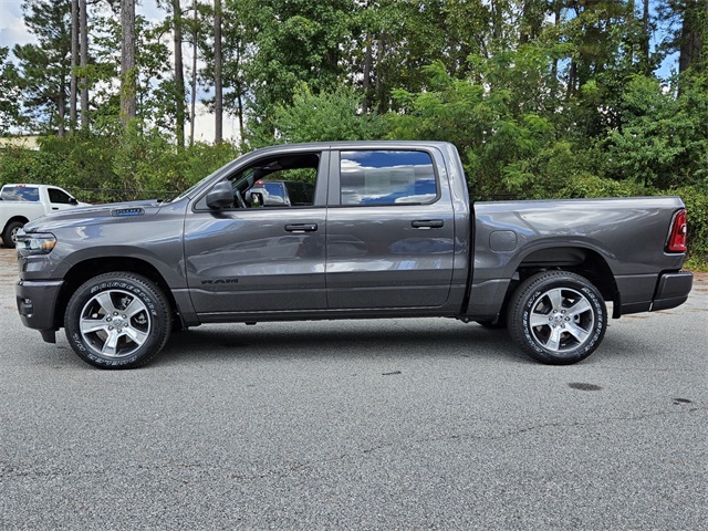 2025 Ram 1500 Tradesman photo 4