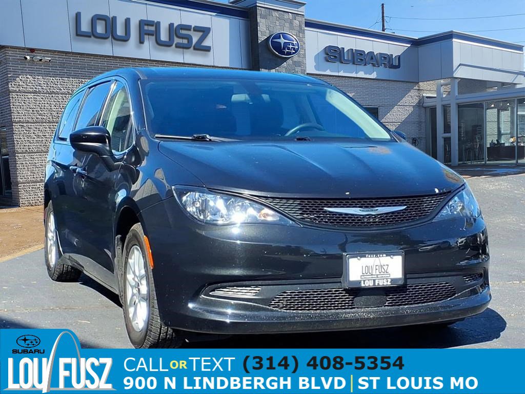 Pre-Owned 2022 Chrysler Voyager LX's photo