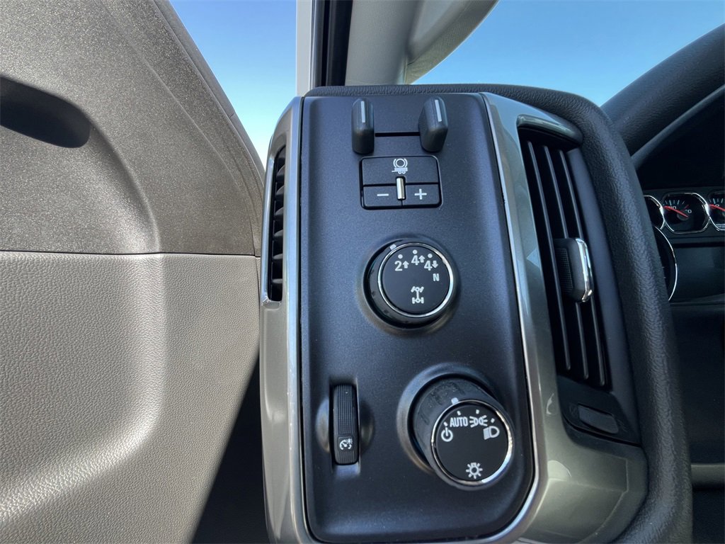 2024 Chevrolet Silverado 5500HD LT photo 5