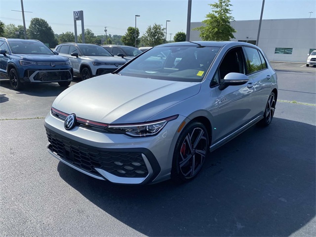 2025 Volkswagen Golf GTI SE photo 3