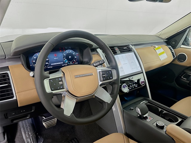 2025 Land Rover Discovery Metropolitan Edition photo 6
