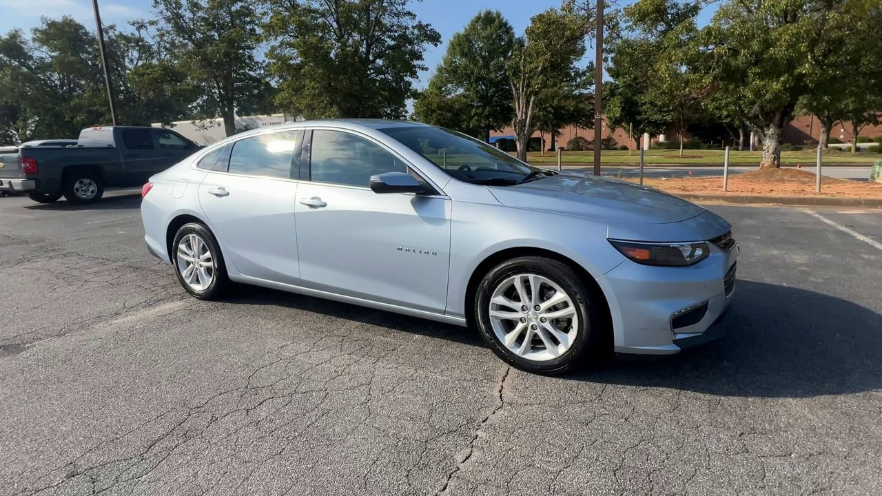 2018 Chevrolet Malibu 1LT photo 2