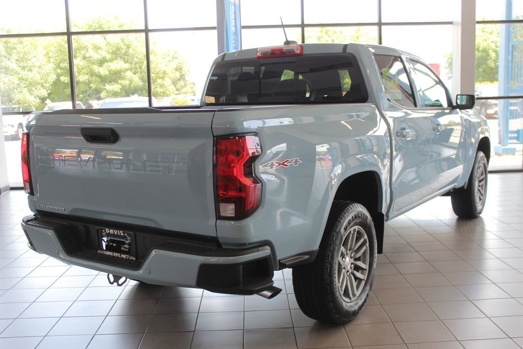 2025 Chevrolet Colorado Work Truck LT photo 8