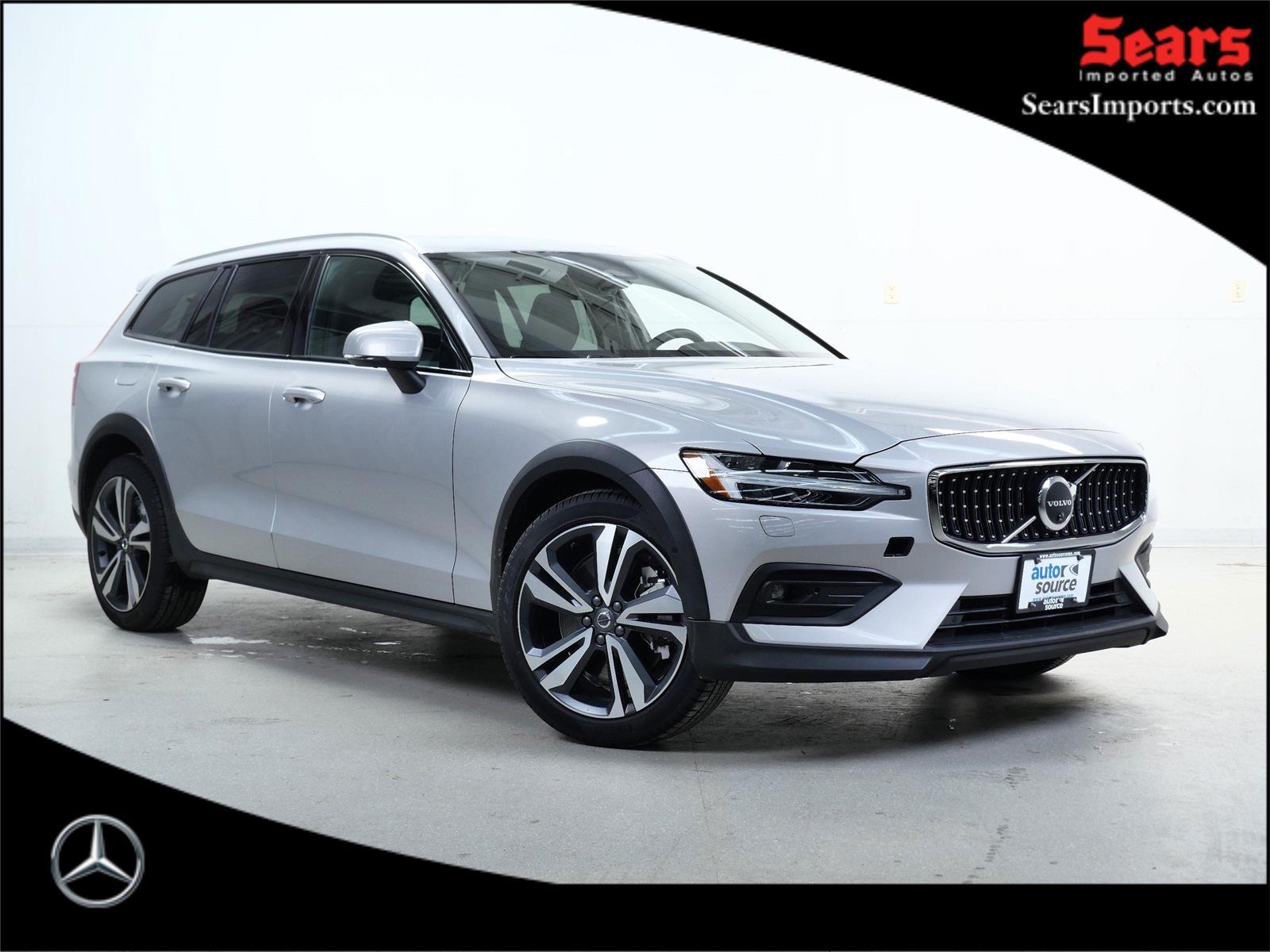 2025 Volvo V60 Cross Country Plus's photo